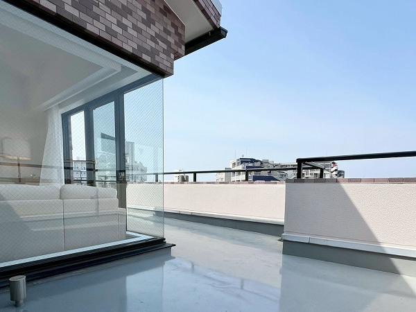 クレッセント上野毛_広々としたルーフバルコニーの写真5