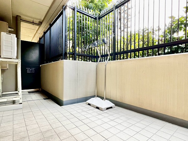 パークホームズ駒沢ザレジデンス_広々としたテラスの写真