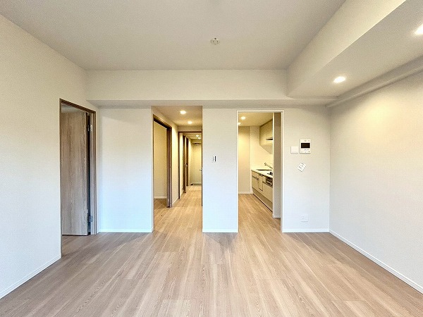 ジェイシティ千歳烏山_開放感のあるリビングダイニングキッチンの写真