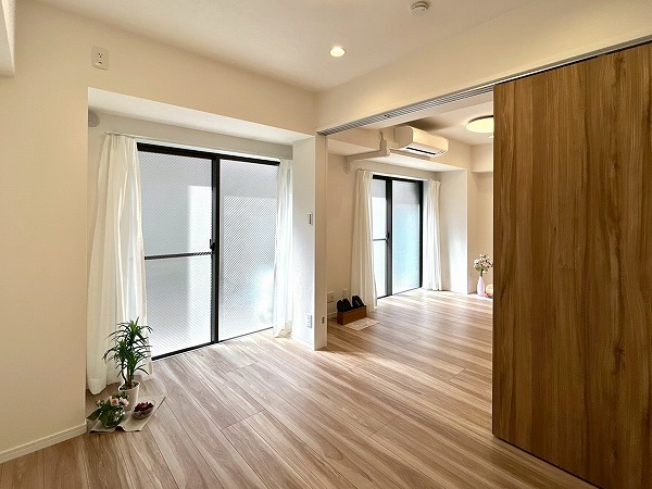 アルブル荻窪_開放感のある約5.1帖の洋室の写真