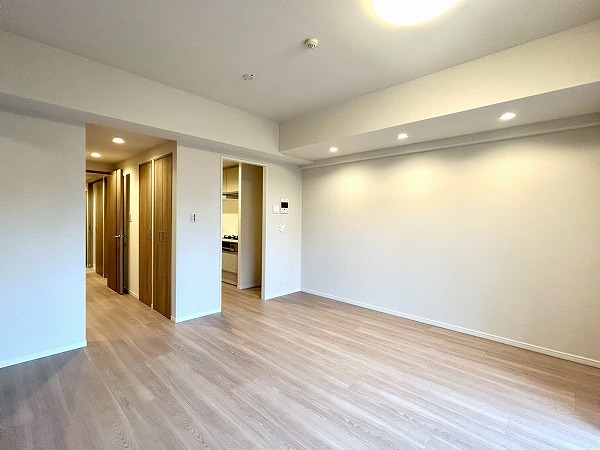 ジェイシティ千歳烏山_明るいリビングダイニングキッチンの写真