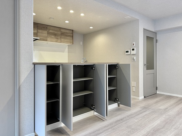 藤和島津山コープ_キッチン対面収納の写真