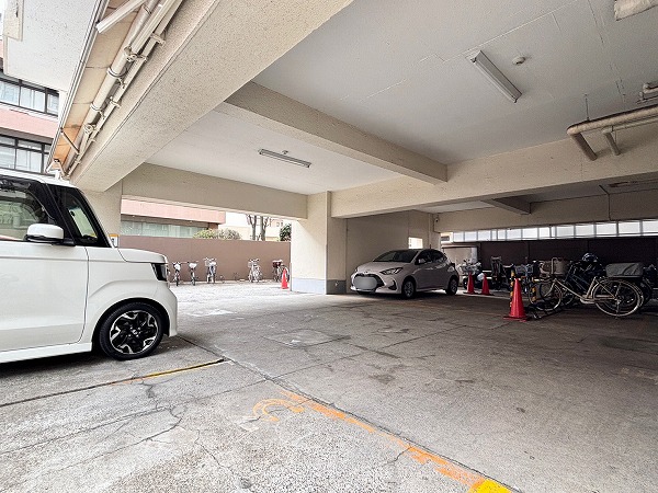 上北沢ハイネスコーポ　駐車場