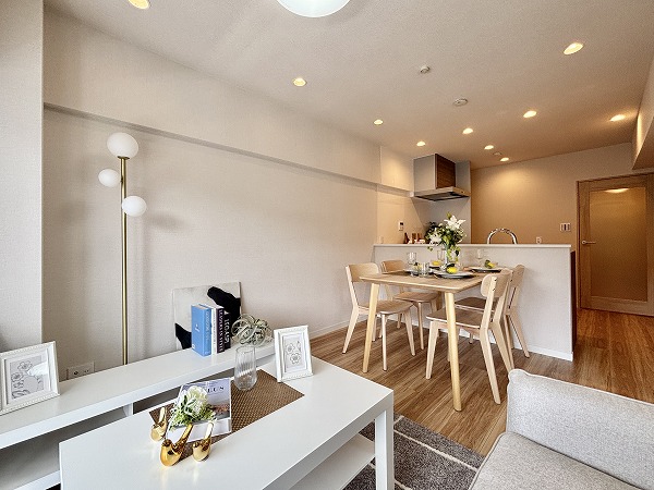 フジタ早稲田マンション_南向きのリビングダイニングキッチンの写真