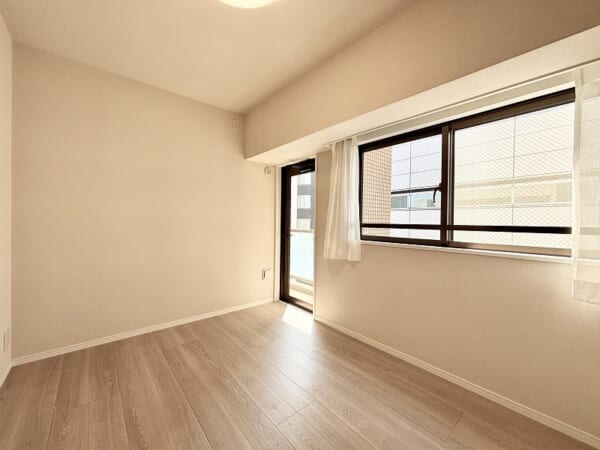 シティプラザ恵比寿_明るい内装デザインのお部屋の写真