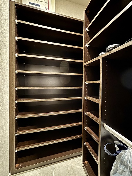 シティタワー銀座東_たくさんしまえるシューズインクローゼットの写真