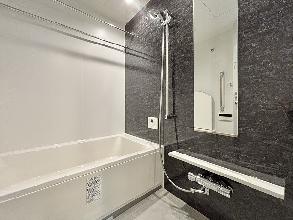 シティタワー銀座東_リノベーション済みのバスルームの写真