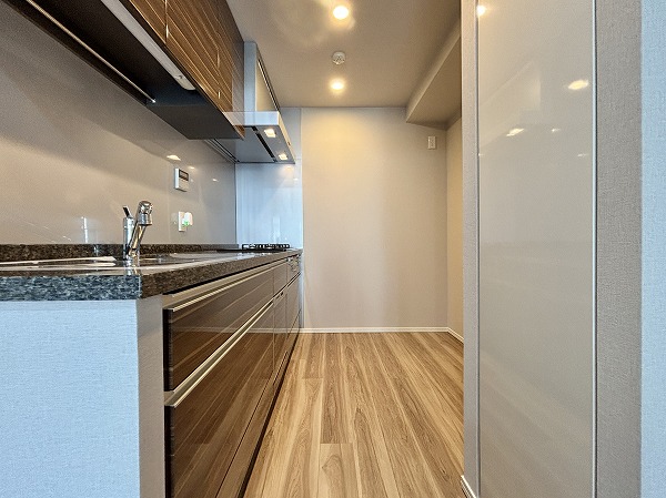 シティタワー銀座東_広いキッチンの写真