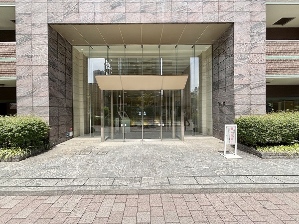 フィールM西新宿　アプローチ