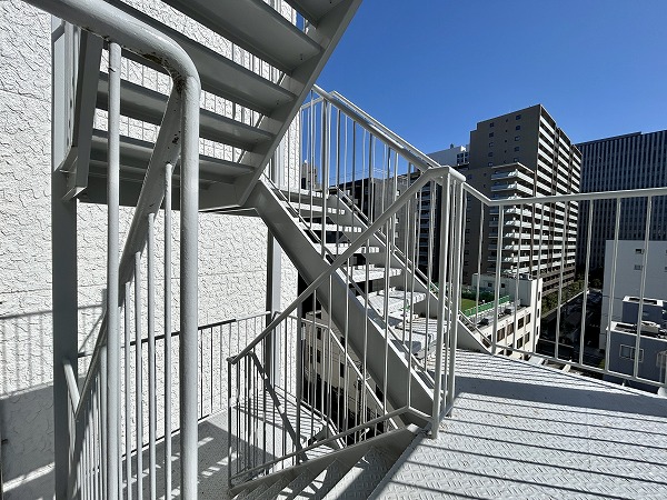 秀和東品川レジデンス　外階段