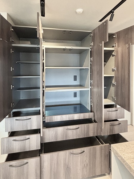 クリオ新宿戸山壱番館_食器棚2の写真