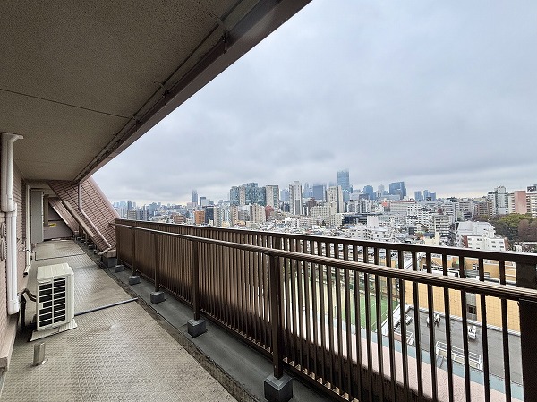 クリオ新宿戸山壱番館_西向きのバルコニーの写真