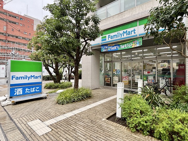 ファミリーマート 東池袋春日通り店（当マンション1F）