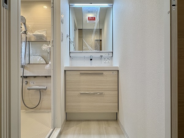 渋谷マンション_3面鏡洗面化粧台の写真