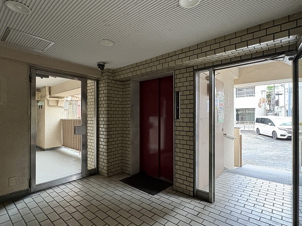 メゾンドール代々木 エントランス