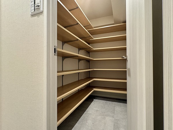 メゾンドール代々木_玄関収納の写真