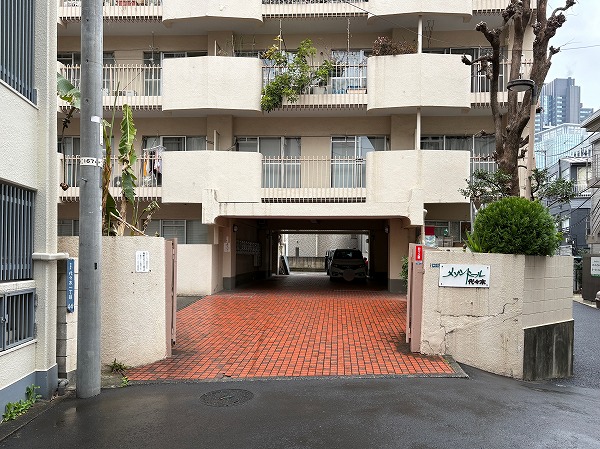 メゾンドール代々木 アプローチ