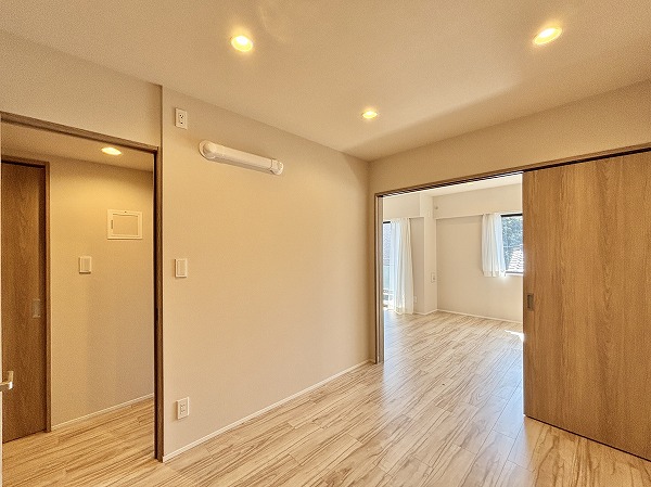 東急ドエルアルス大塚南_収納豊富な洋室の写真