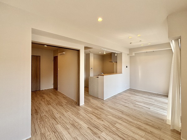 東急ドエルアルス大塚南_ゆとりあるリビングダイニングキッチンの写真