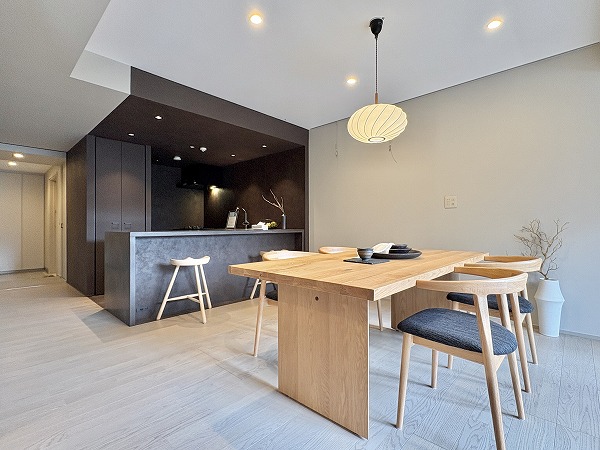 ジェイパーク渋谷東_シックな内装デザインの写真