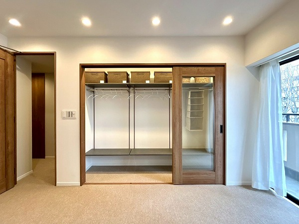 芦花公園プレスティージュ_クローゼットの付いた約8帖の洋室の写真