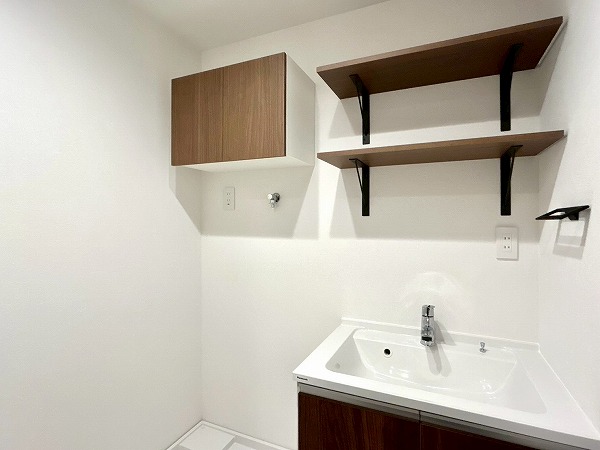 芦花公園プレスティージュ_清潔感のあるランドリールームの写真