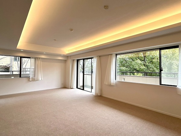 芦花公園プレスティージュ_ゆとりのあるリビングダイニングキッチンの写真