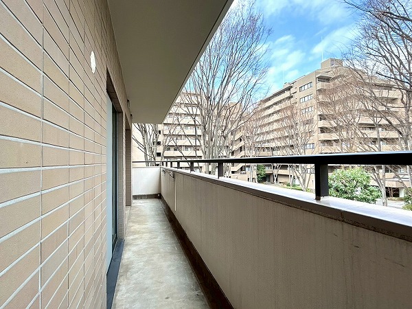 芦花公園プレスティージュ_明るいコーナーバルコニーの写真