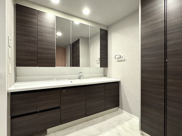 白金ハウス(白金5丁目)_ 洗面化粧台の写真