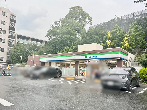ファミリーマート 用賀の杜店