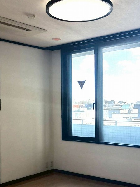 目黒タワーヒルズ_日当たり良好な洋室の写真1