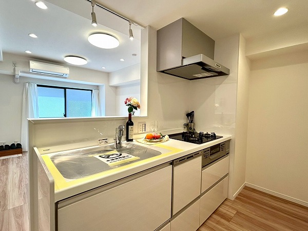 アルブル荻窪_白色のキッチンの写真