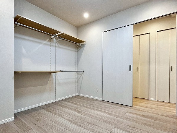 ライトコート四谷_収納がある洋室の写真1