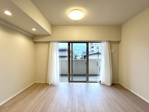 ジェイシティ千歳烏山_シンプルなリビングダイニングキッチンの写真