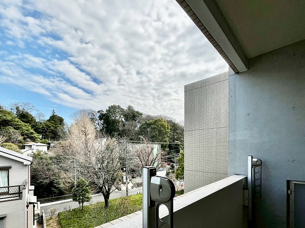 サウススクエア_広々としたバルコニーの眺望の写真2