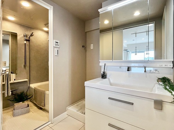 ライオンズマンション上馬_落ち着きのあるパウダールームの写真