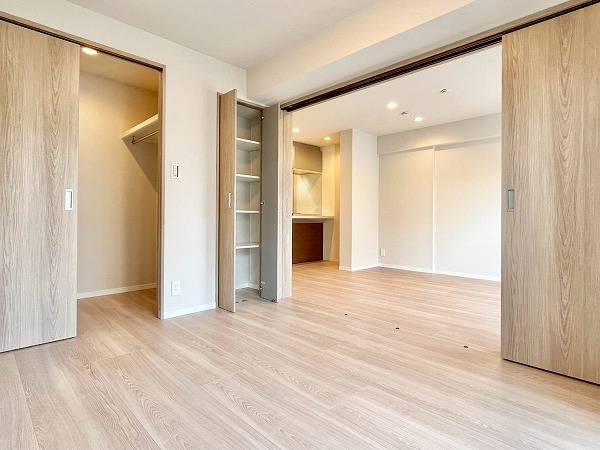 キャニオンマンション東山_東向きの洋室の写真1