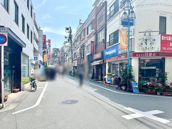 池尻大橋駅前の通り