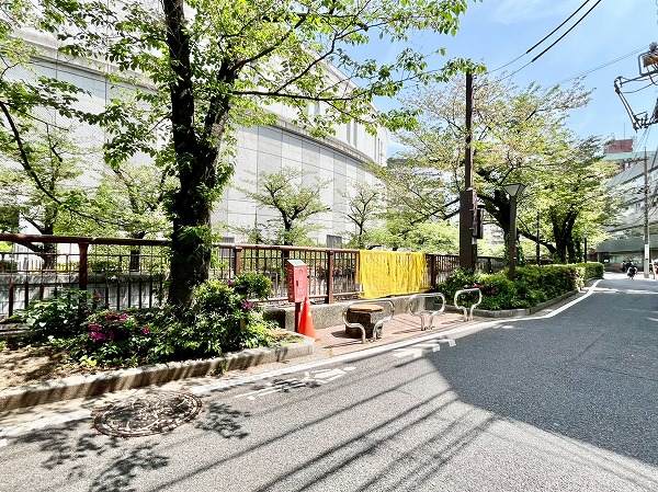 『キャニオンマンション東山』前の様子