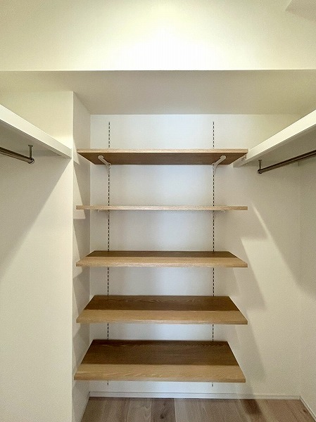 経堂ダイカンプラザ_ウォークインクローゼットの中の写真