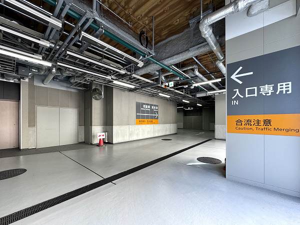 ワールドタワーレジデンス　駐車場