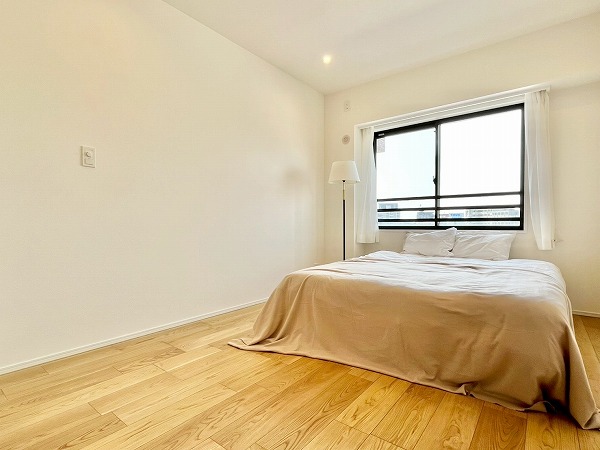 クレッセント上野毛_広々とした洋室の写真