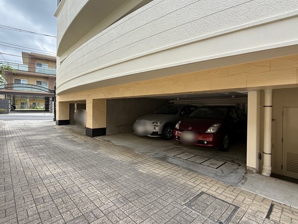 クレストフォルム駒沢公園 駐車場