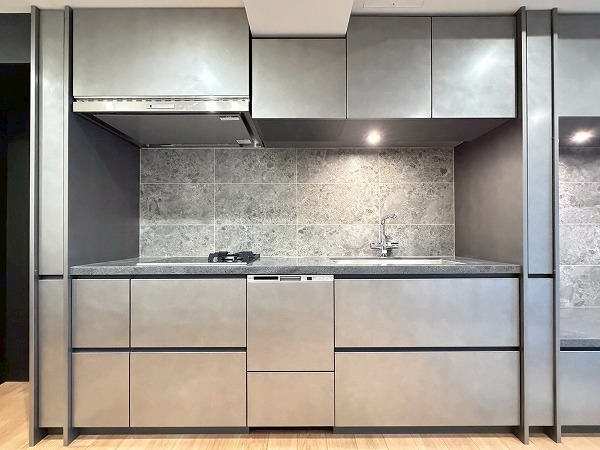 ザ・アッパーレジデンス南青山_システムキッチンの写真