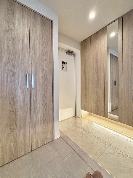 サンウッド文京開運坂上_広々とした玄関廊下の写真