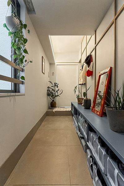 南麻布パークホームズ_広々とした玄関廊下の写真1