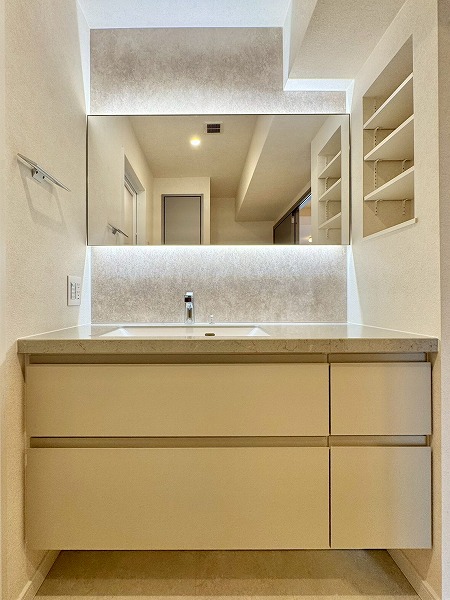 シーアイマンション根津弥生坂_石調デザインの洗面化粧台の写真