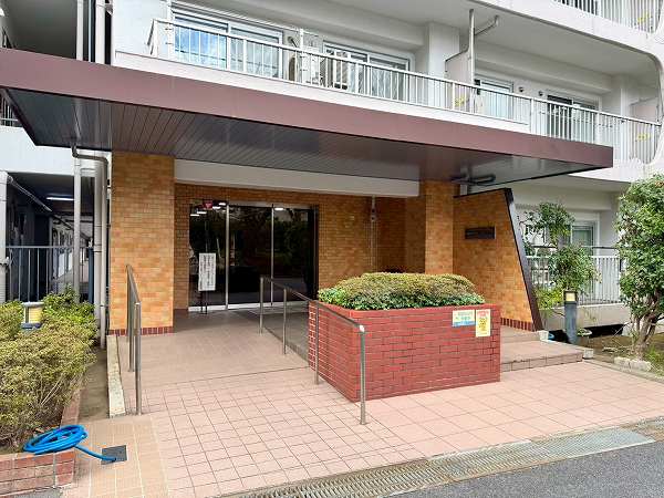 日商岩井芦花公園マンション　アプローチ