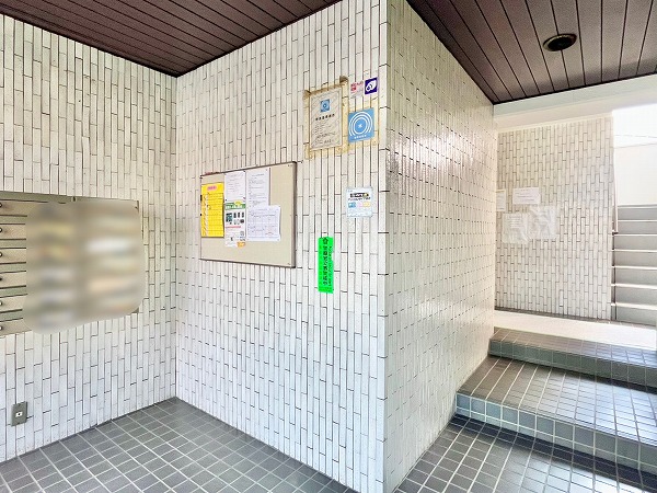 ローヤルハイツのざわ　エントランス