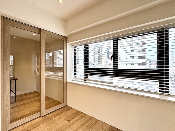 ライオンズマンション麻布十番南_メインルーム出窓カウンターの写真